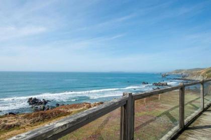 Breaking Waves! On the Bluff! AMAZING VIEWS!! BBQ! Fast WiFi! Walk to Beach!!! - image 4