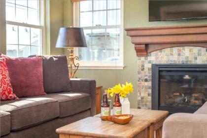 Sea Breeze! Walk to Beach!! In the Village! BBQ! Fast WiFi!! Dog Friendly! - image 11