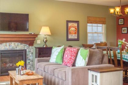 Sea Breeze! Walk to Beach!! In the Village! BBQ! Fast WiFi!! Dog Friendly! - image 12