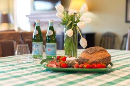 Sea Breeze! Walk to Beach!! In the Village! BBQ! Fast WiFi!! Dog Friendly! - image 15