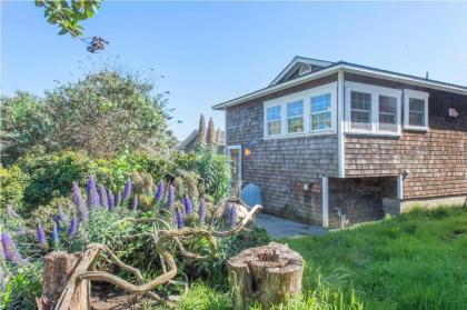Sea Breeze! Walk to Beach!! In the Village! BBQ! Fast WiFi!! Dog Friendly! - image 3