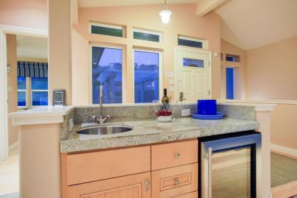 Sea Glass! AMAZING VIEWS!!!! On the Bluff! Walk to Beach! Hot Tub!! BBQ! Fast WiFi! A Dillon Beach Jewel!!! - image 14
