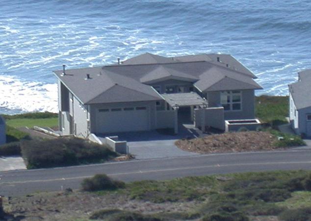 Sea Glass! AMAZING VIEWS!!!! On the Bluff! Walk to Beach! Hot Tub!! BBQ! Fast WiFi! A Dillon Beach Jewel!!! - image 4