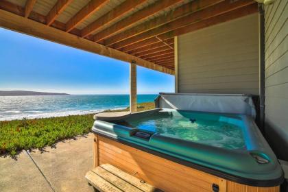 Sea Glass! AMAZING VIEWS!!!! On the Bluff! Walk to Beach! Hot Tub!! BBQ! Fast WiFi! A Dillon Beach Jewel!!! - image 5