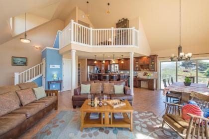 Tide Pool! PERFECT Location! AMAZING views! Short Walk to Beach! Hot Tub!! Game Room!! BBQ!! Fast WiFi!! Dog Friendly! - image 12