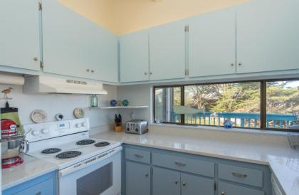 Knot-a-Care! Hot Tub!! Walk to Beach!! BBQ! Fast WiFi!! - image 12