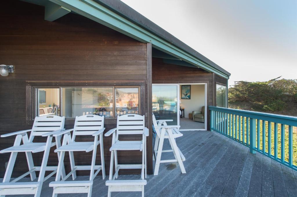 Knot-a-Care! Hot Tub!! Walk to Beach!! BBQ! Fast WiFi!! - image 4