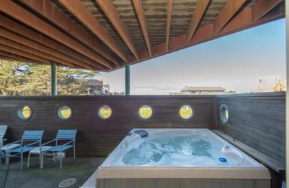 Knot-a-Care! Hot Tub!! Walk to Beach!! BBQ! Fast WiFi!! - image 5