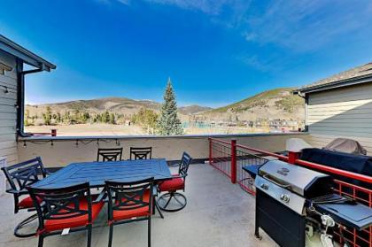 Sunny Spacious Mountain Condo - Fireplace & Deck condo