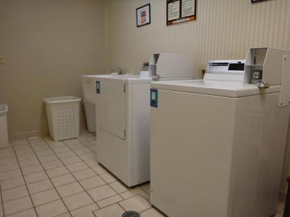 Windsor Inn & Suites - image 6