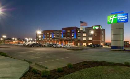 Holiday Inn Express  Suites   Dodge City an IHG Hotel
