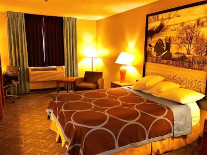 Super 8 by Wyndham Dodgeville - image 13