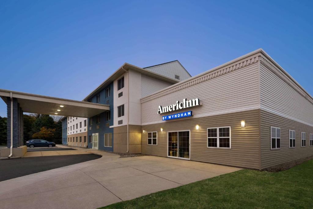 AmericInn by Wyndham Dodgeville - main image