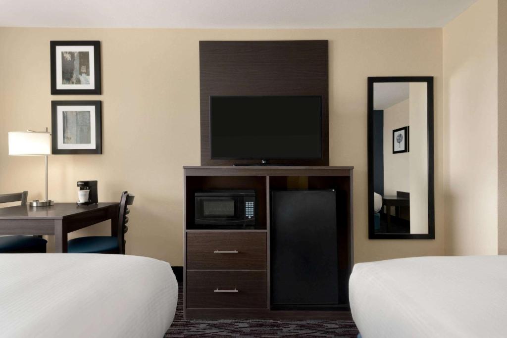 AmericInn by Wyndham Dodgeville - image 5