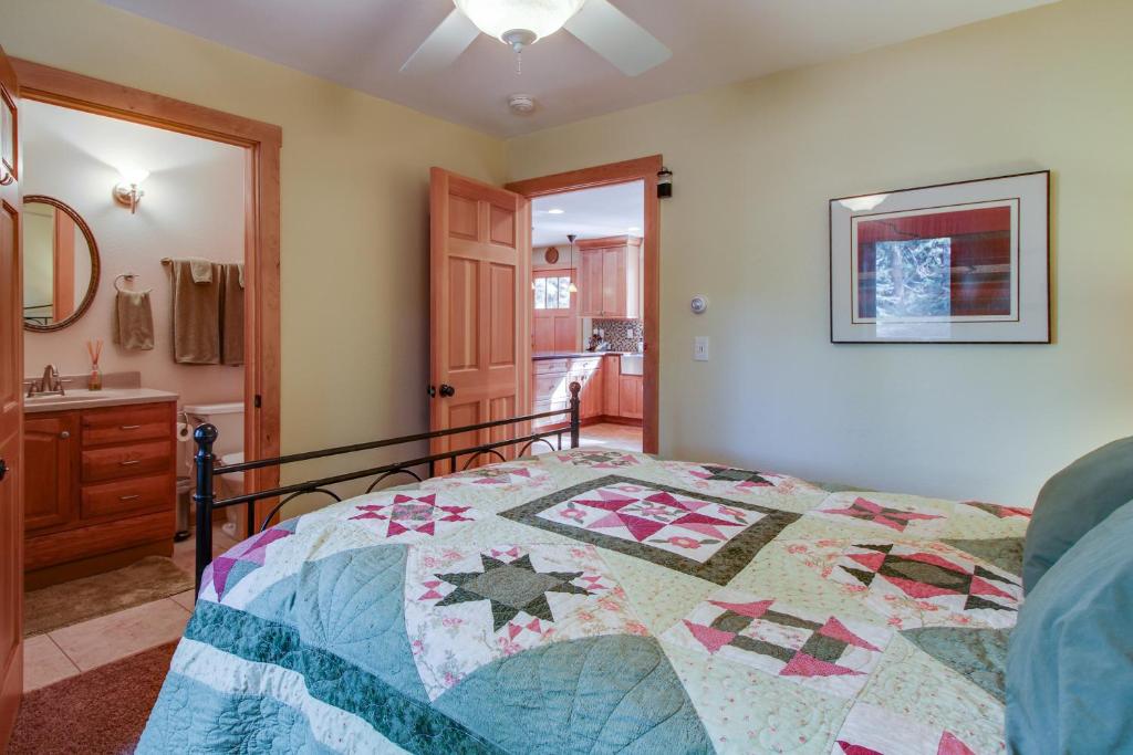 Bristlecone Beach Retreat - image 2