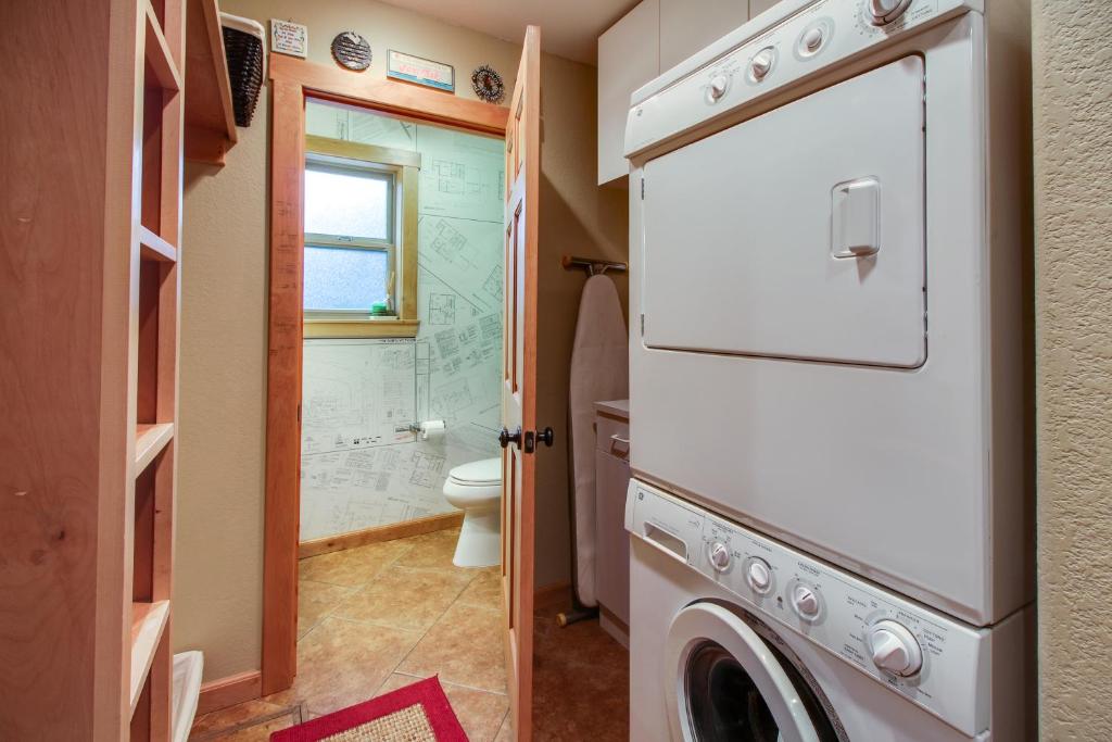 Bristlecone Beach Retreat - image 3