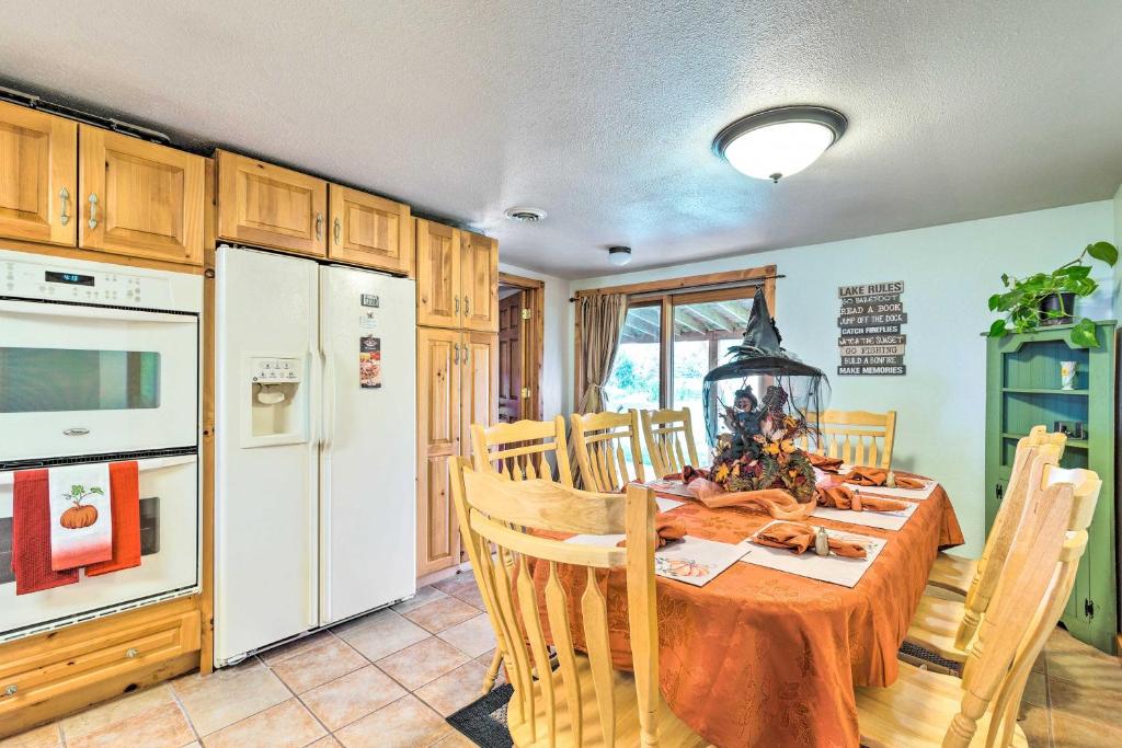 Family Home with Hot Tub - Walk to Johnson Lake! - image 2