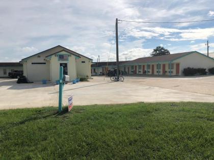 Budget Inn - image 8