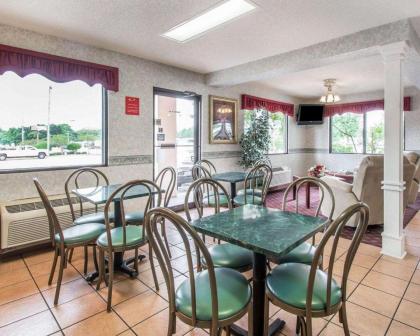 Econo Lodge Dothan - image 14