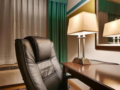 Best Western Douglas Inn & Suites - image 6