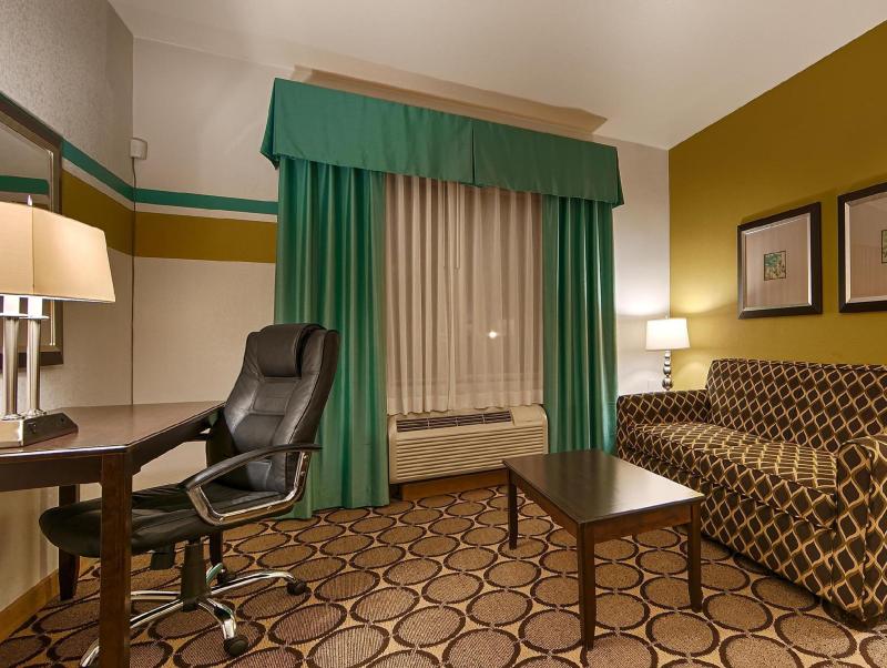 Best Western Douglas Inn & Suites - image 7