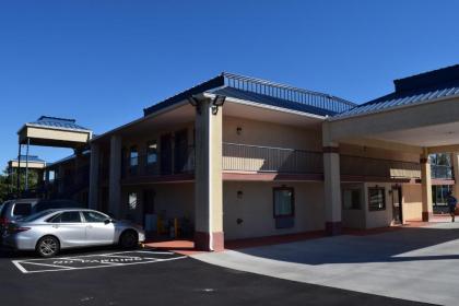 Royal Inn & Suites - image 13