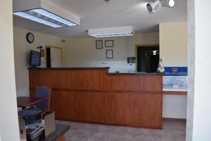 Royal Inn & Suites - image 8