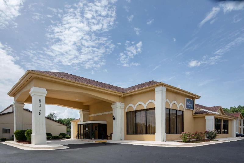 Baymont Inn and Suites Douglasville Atlanta - image 3