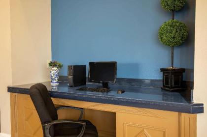 Baymont Inn and Suites Douglasville Atlanta - image 9