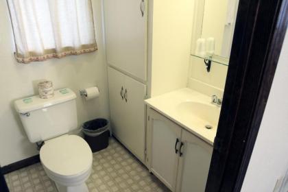 Country Inn Motel - image 8