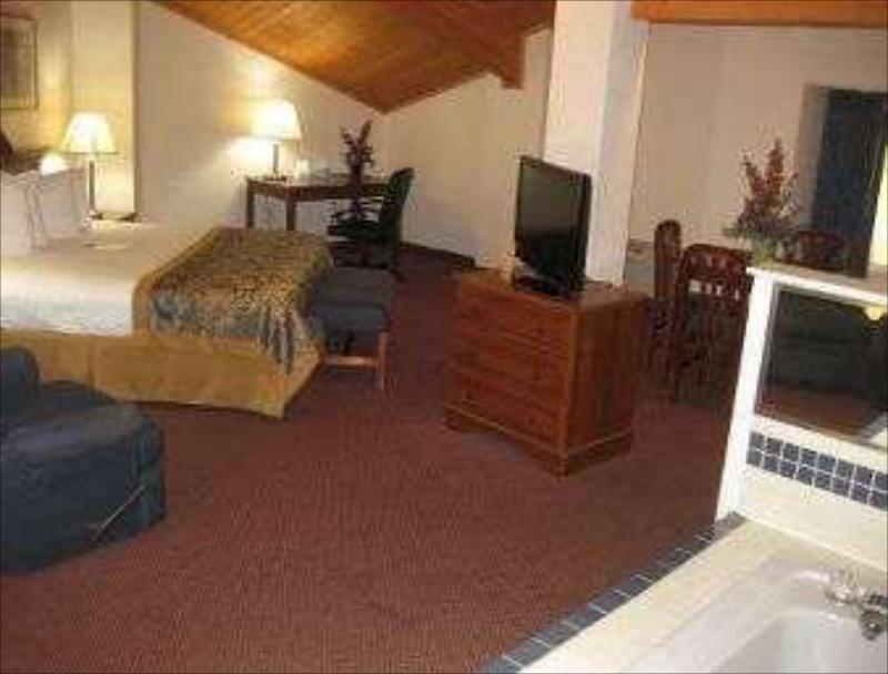 Baymont by Wyndham Dowagiac - image 5