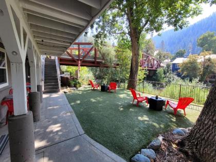 Carriage House Inn - image 14