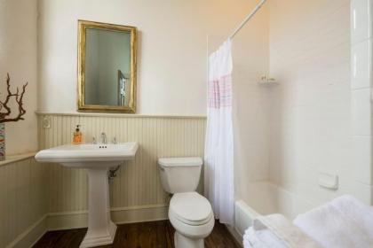 The Buck School Inn - image 13