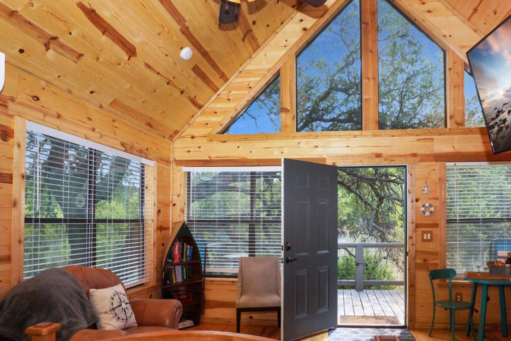 Arbor House of Dripping Springs - Nautical House - image 3