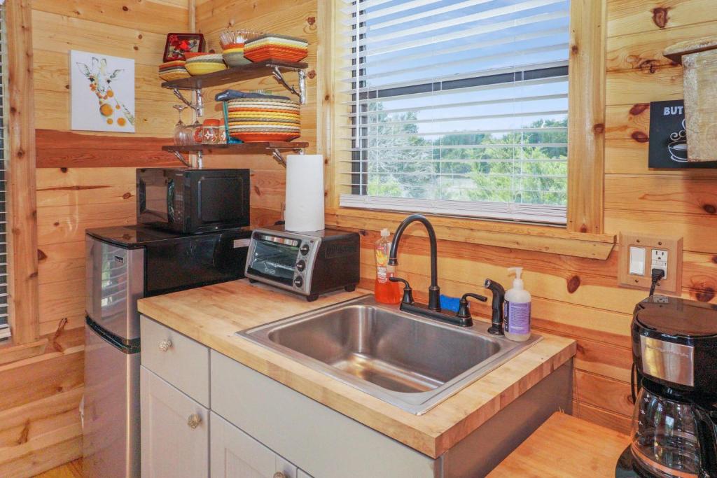 Arbor House of Dripping Springs - Safari House - image 5