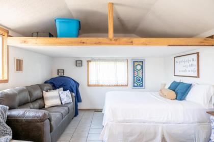 Cozy Cabin near Ark! Adam and Eve's Retreat - image 6