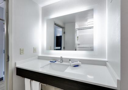 Holiday Inn Express Hotel & Suites Dublin an IHG Hotel - image 21