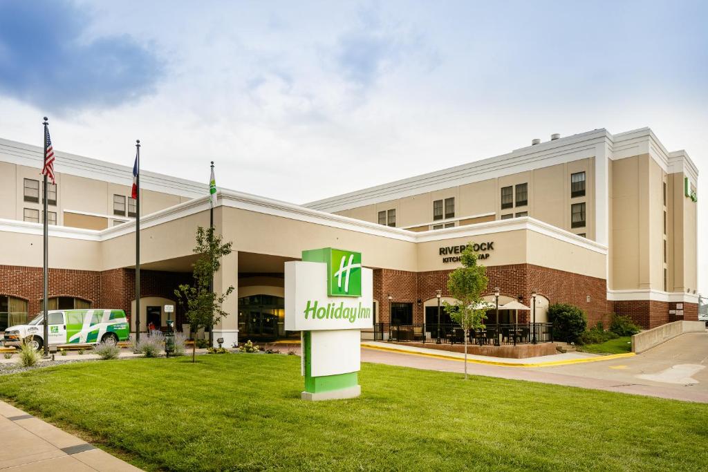 Holiday Inn Dubuque/Galena an IHG Hotel - main image