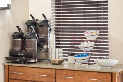 Country Inn & Suites by Radisson Dubuque IA - image 10
