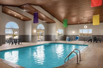 Country Inn & Suites by Radisson Dubuque IA - image 12