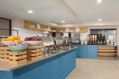 Country Inn & Suites by Radisson Dubuque IA - image 14