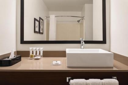Country Inn & Suites by Radisson Dubuque IA - image 4