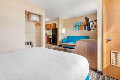 MainStay Suites Dubuque at Hwy 20 - image 11