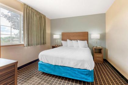 MainStay Suites Dubuque at Hwy 20 - image 9