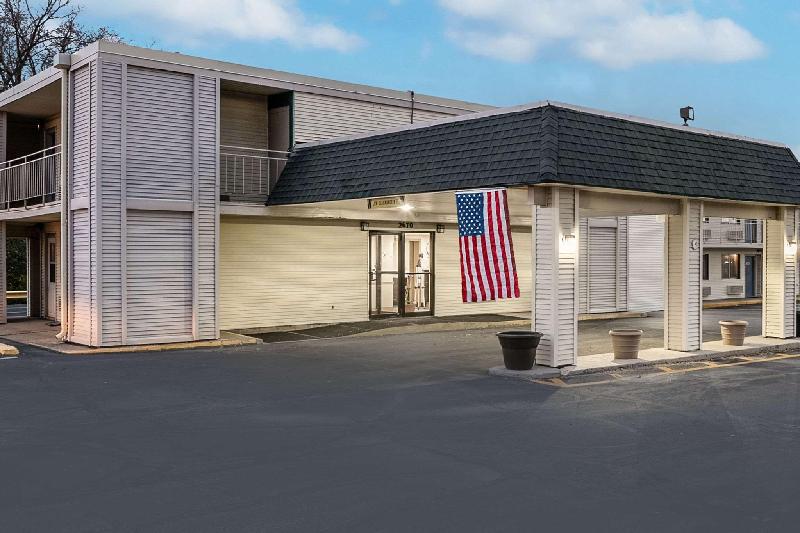 Rodeway Inn - image 7