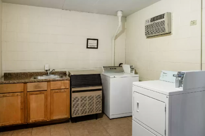 Rodeway Inn - image 8