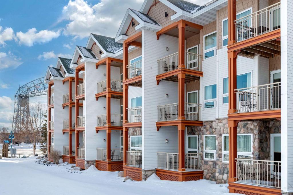 Comfort Suites Canal Park - main image