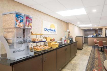 Days Inn by Wyndham Duluth Lakewalk - image 10