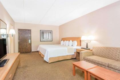 Days Inn by Wyndham Duluth Lakewalk - image 12