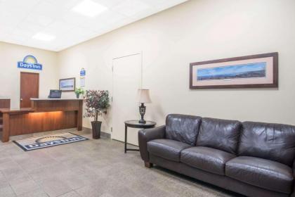 Days Inn by Wyndham Duluth Lakewalk - image 4